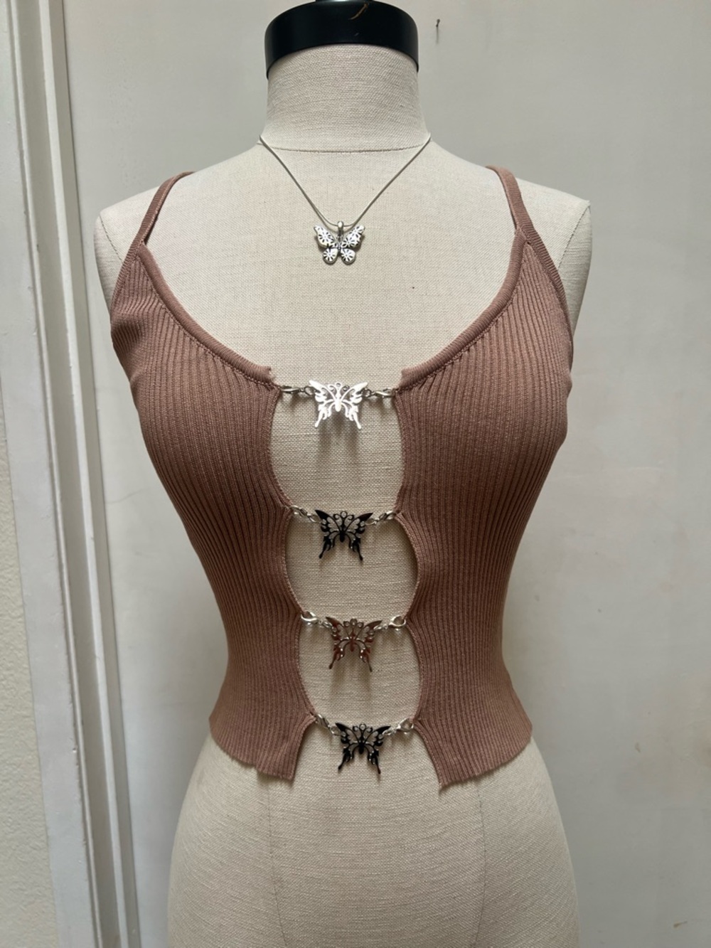 Butterfly-Link Ribbed Tank Top - Taupe